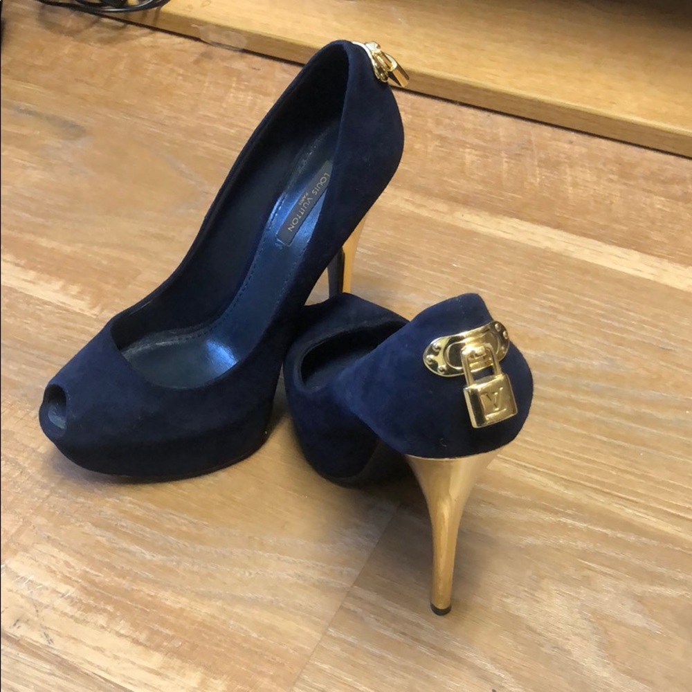 Brand New Blue Suede Louis Vuitton Lock Pumps 💙